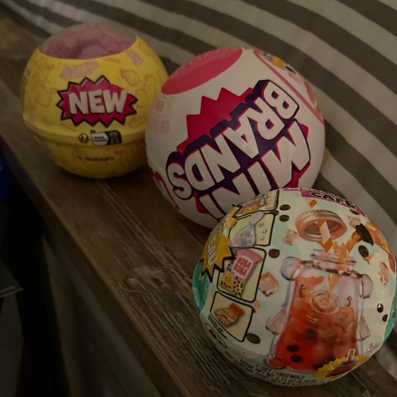 Eleven Mini Verse Surprise ball series. - Picture 5 of 5